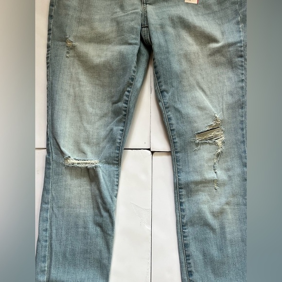 Universal Thread Women's Light Blue Mid-Rise Curvy Skinny Distressed Jeans Sz 4 - Picture 3 of 12